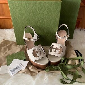GUCCI White Leather Platform Sandals